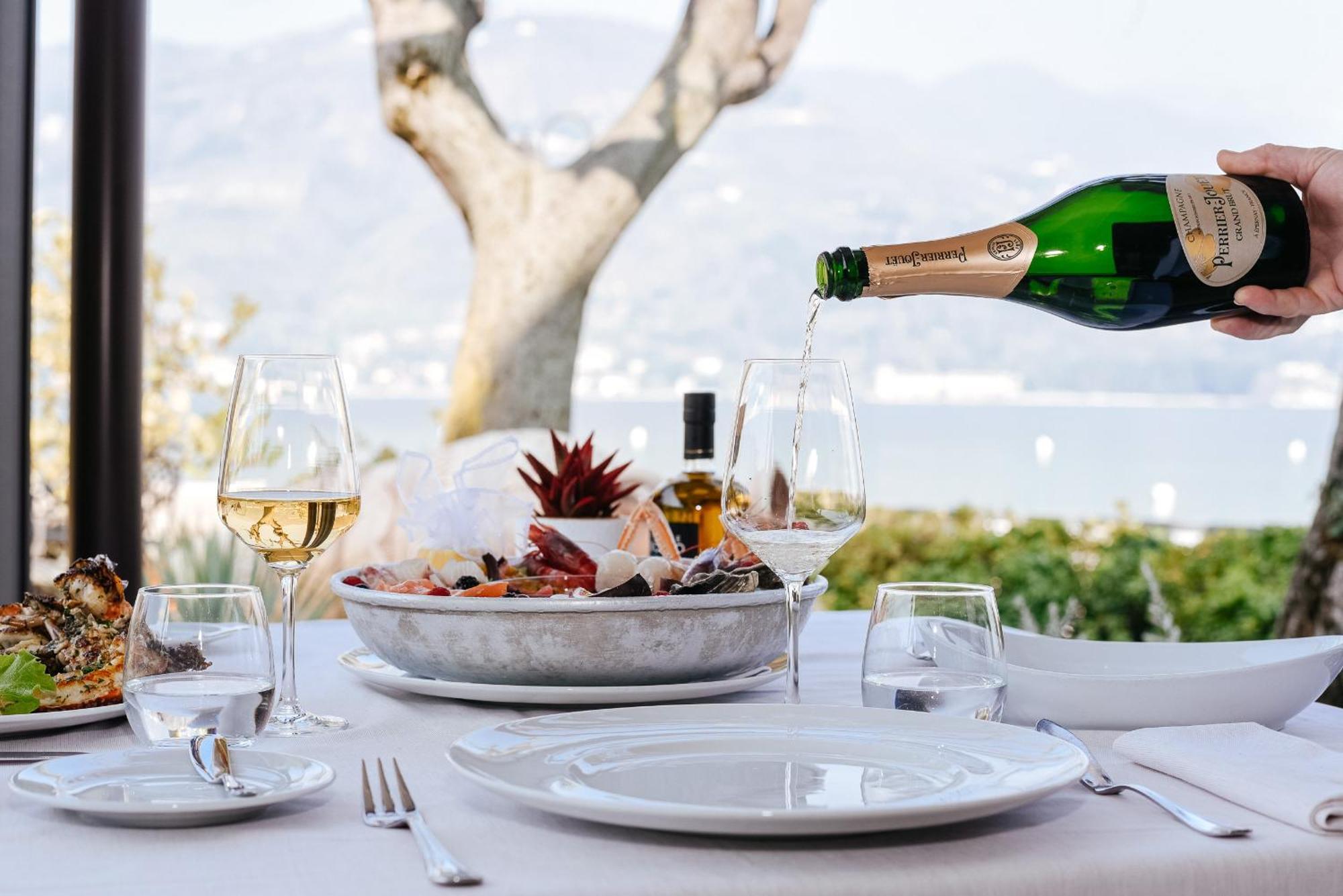 Bella Hotel & Restaurant With Private Dock For Mooring Boats San Felice del Benaco Exterior foto