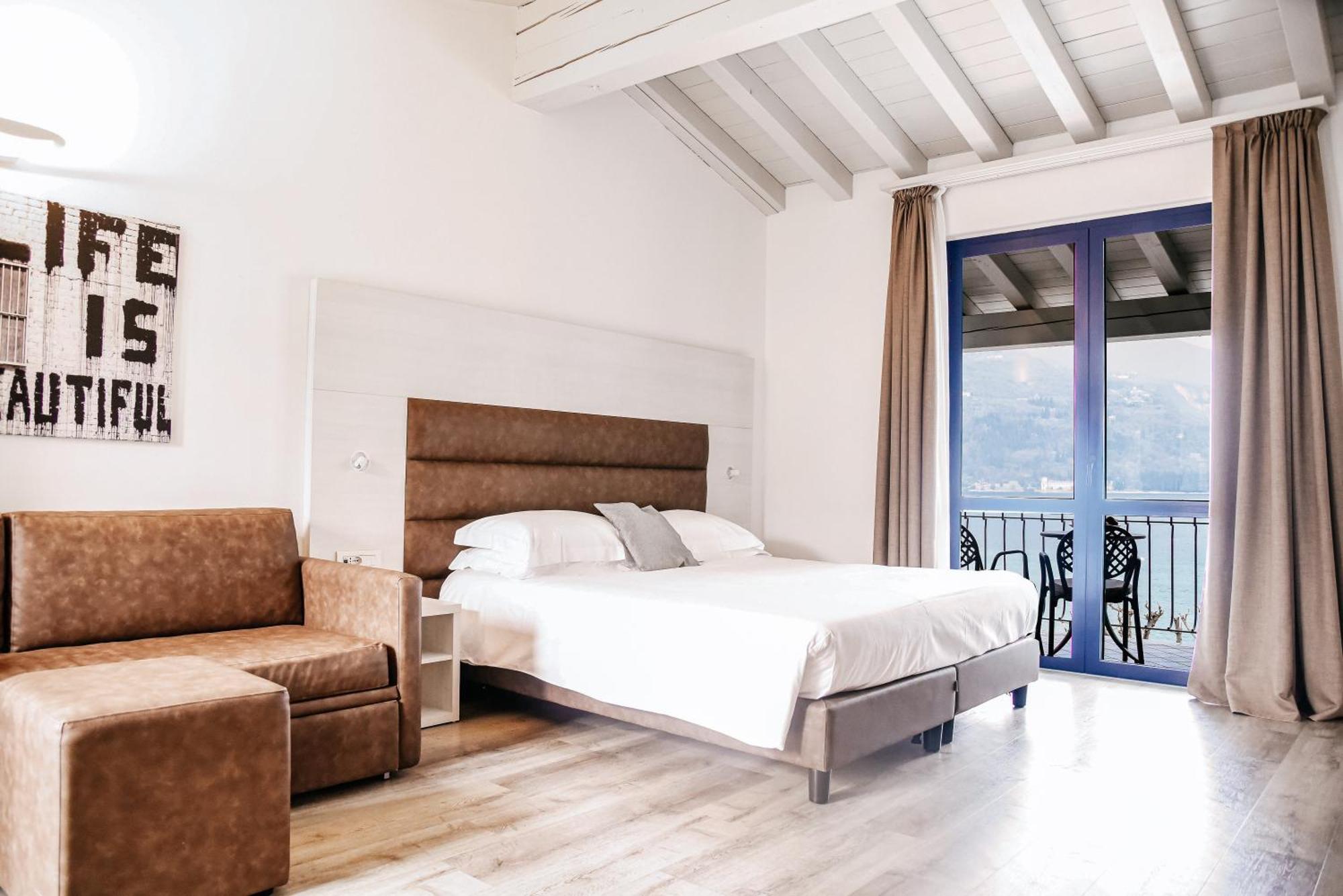 Bella Hotel & Restaurant With Private Dock For Mooring Boats San Felice del Benaco Exterior foto