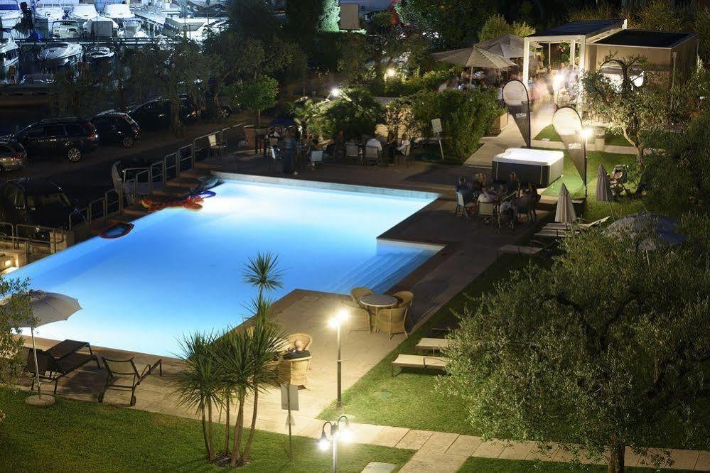 Bella Hotel & Restaurant With Private Dock For Mooring Boats San Felice del Benaco Exterior foto