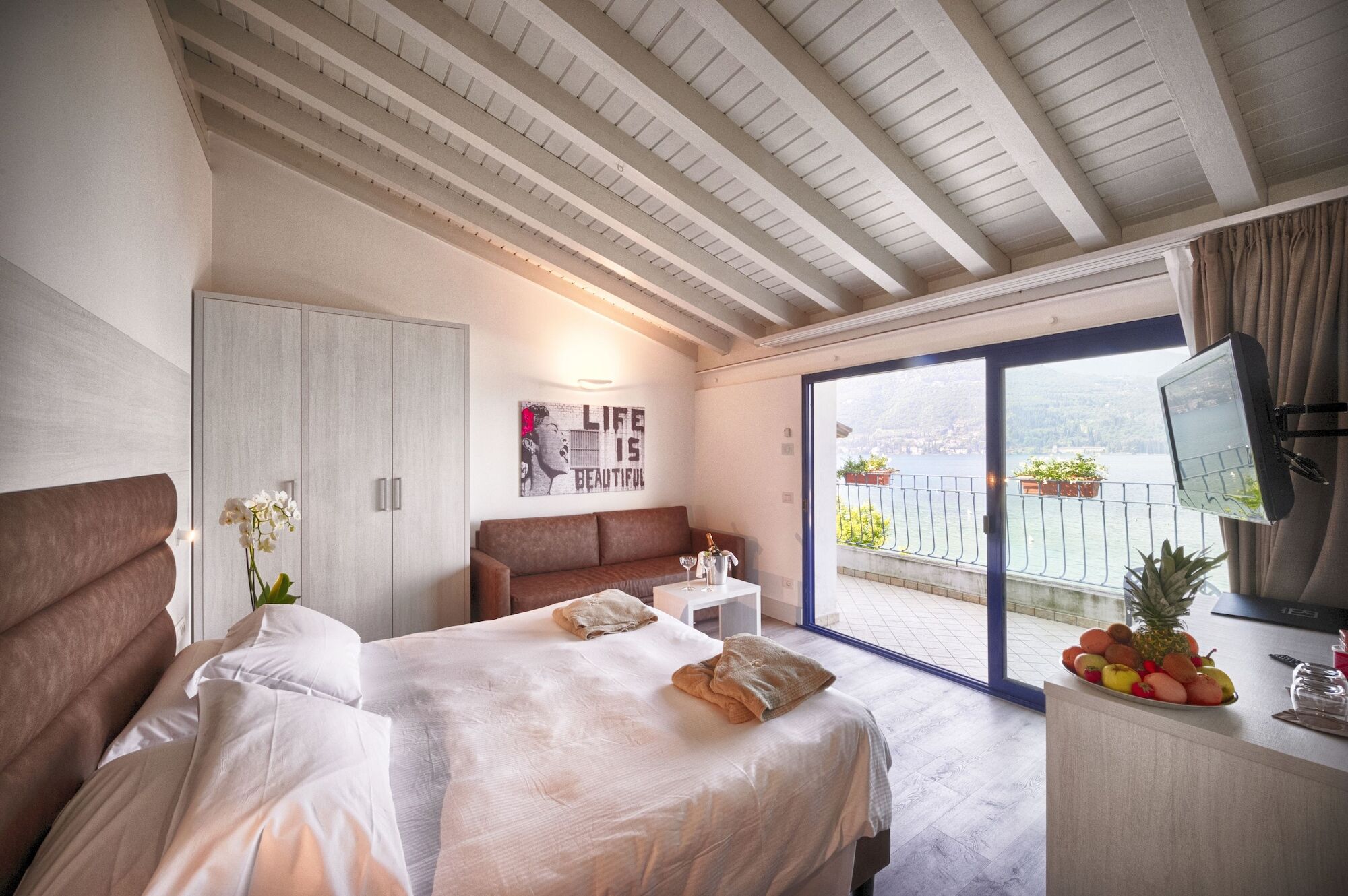 Bella Hotel & Restaurant With Private Dock For Mooring Boats San Felice del Benaco Exterior foto